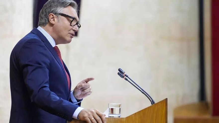 Vox habla de &quot;la mierda del norte de África&quot; y Juanma Moreno avisa: &quot;¿Se está refiriendo a personas?&quot;