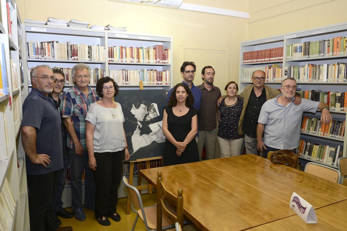 Pagès amb professors i les filles de Maria Àngels Anglada a l'Institut Ramon Muntaner, el 2015.