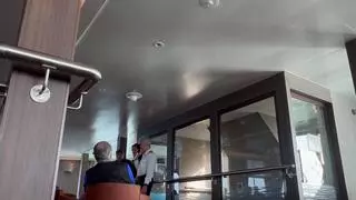 El momento en el que el capitán del crucero infectado con hantavirus comunica que ha fallecido un pasajero