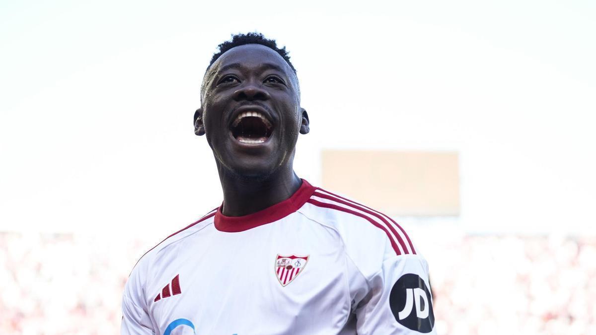 Akor Adams celebra un gol en el Sevilla-Oviedo de Liga disputado en el Ramón Sánchez-Pizjuán