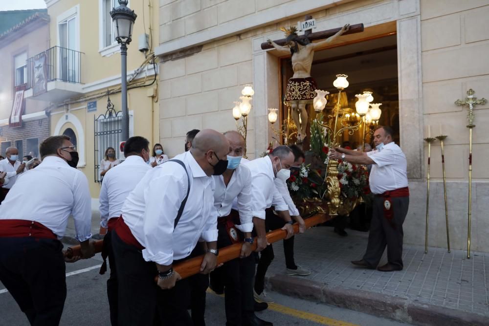 Procesión en la calle del Cristo de la Salud del Palmar