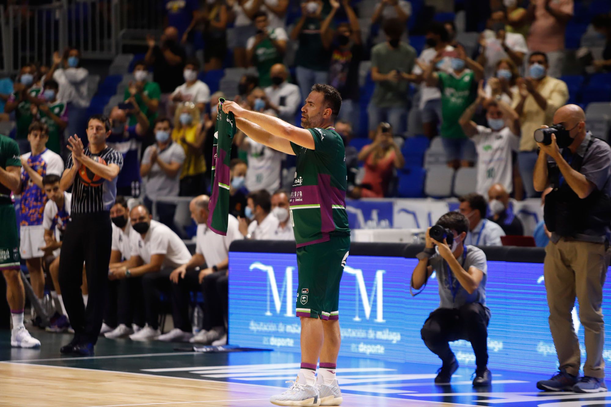 Carlos Cabezas juega su último partido con el Unicaja en el Carpena