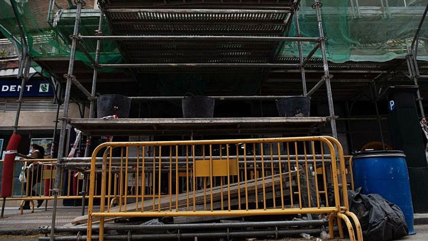 Una obra parada en la capital tras el cese temporal de la actividad en la construcción.