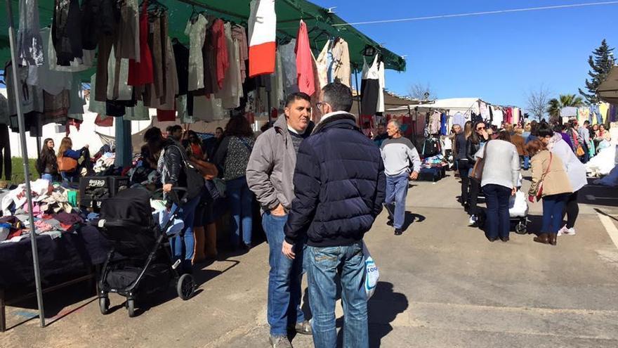 El mercadillo de los viernes de Almendralejo no tiene fecha para retomar su actividad