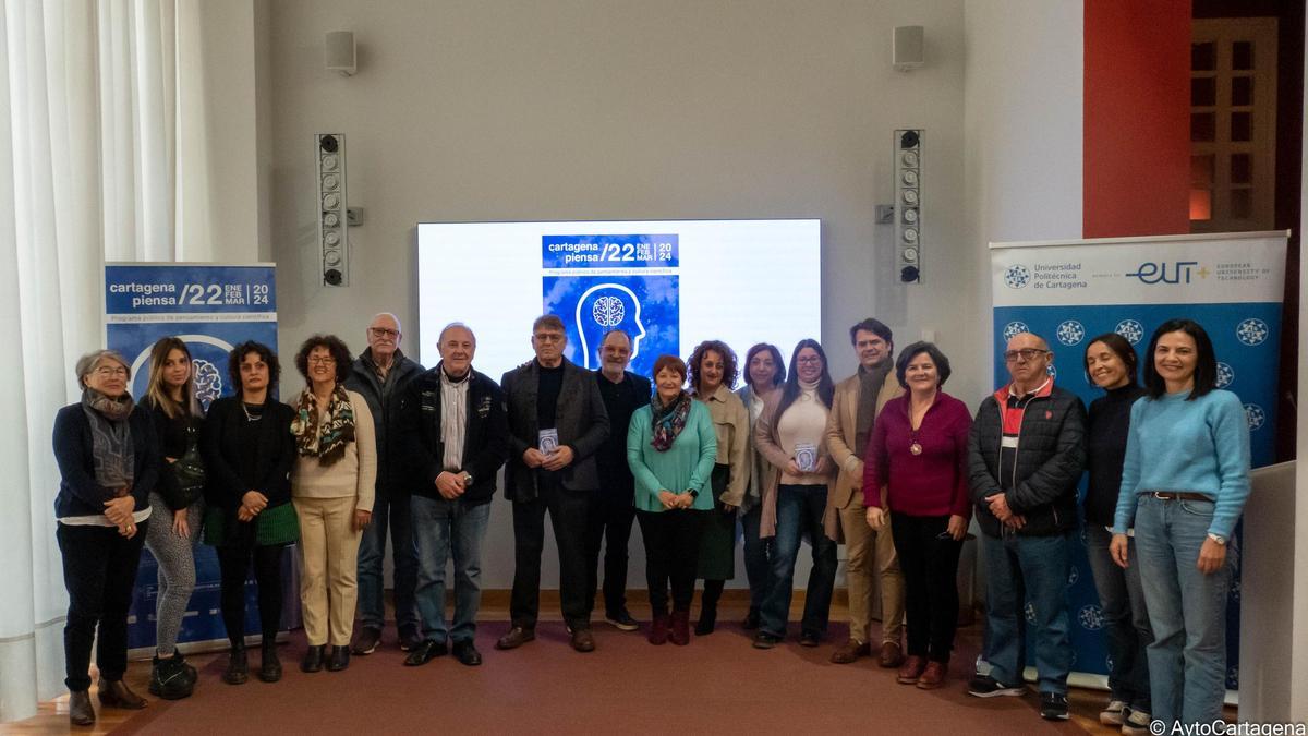 Multitudinaria presentación en el Ayuntamiento de Cartagena con representantes de las instituciones implicadas.