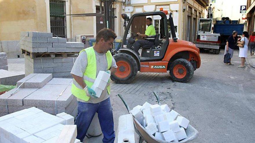 Se reanudan las obras en la plaza de Emilio Luque