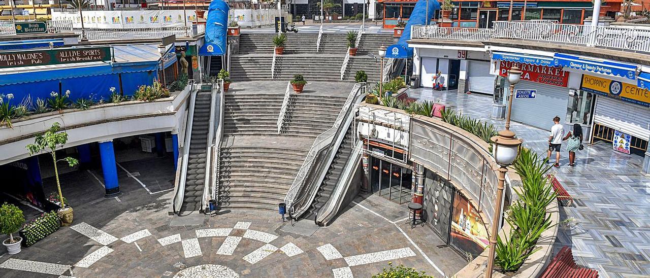 Centro comercial Plaza Maspalomas, una de las zonas del sur que más ha sufrido los cierres. | | JUAN CASTRO