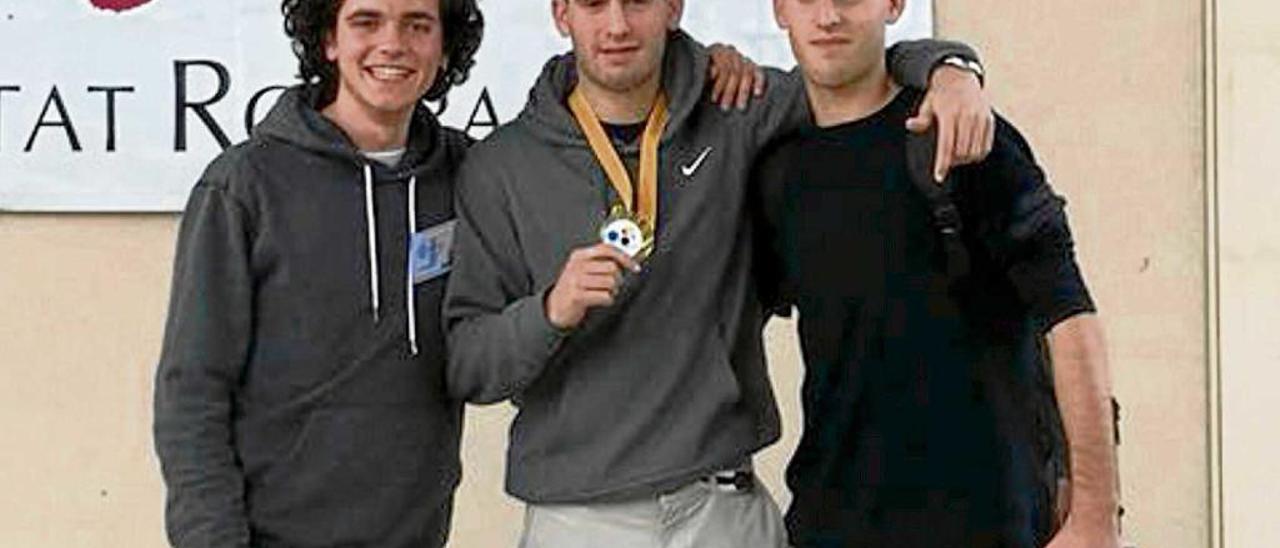 Los tres alumnos del IES Ramon Llull que participaron en la fase estatal de la Olimpiada de Geografía.