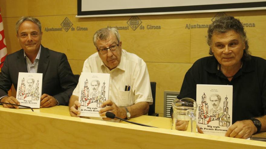 Publiquen un llibre del mig segle d&#039;història dels Premis Prudenci Bertrana