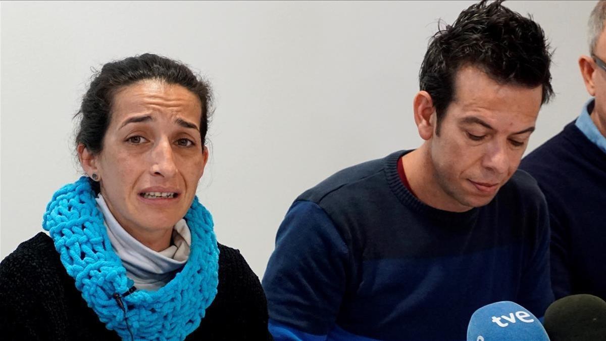 Patricia Ramírez y Ángel Cruz, padres de Gabriel, el pequeño desaparecido en Níjar, comparecen ante la prensa este sábado.