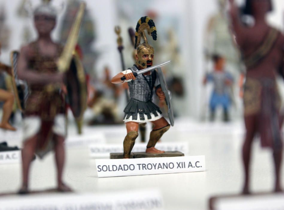 El Archivo Municipal acoge una muestra de soldados realizados por prestigiosos miniaturistas que podrá visitarse hasta el 8 de enero.