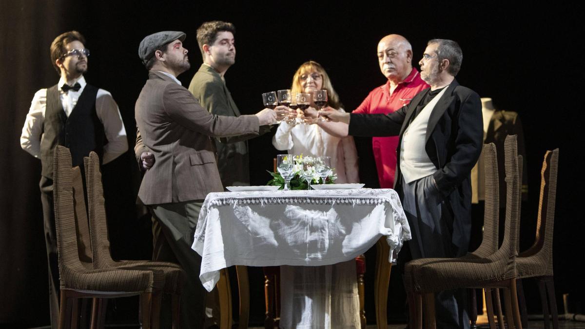 Ensayo de la obra de teatro "Relatos del Devenir Patrio".