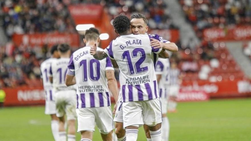 Gonzalo Plata celebra un tanto con el Real Valladolid.