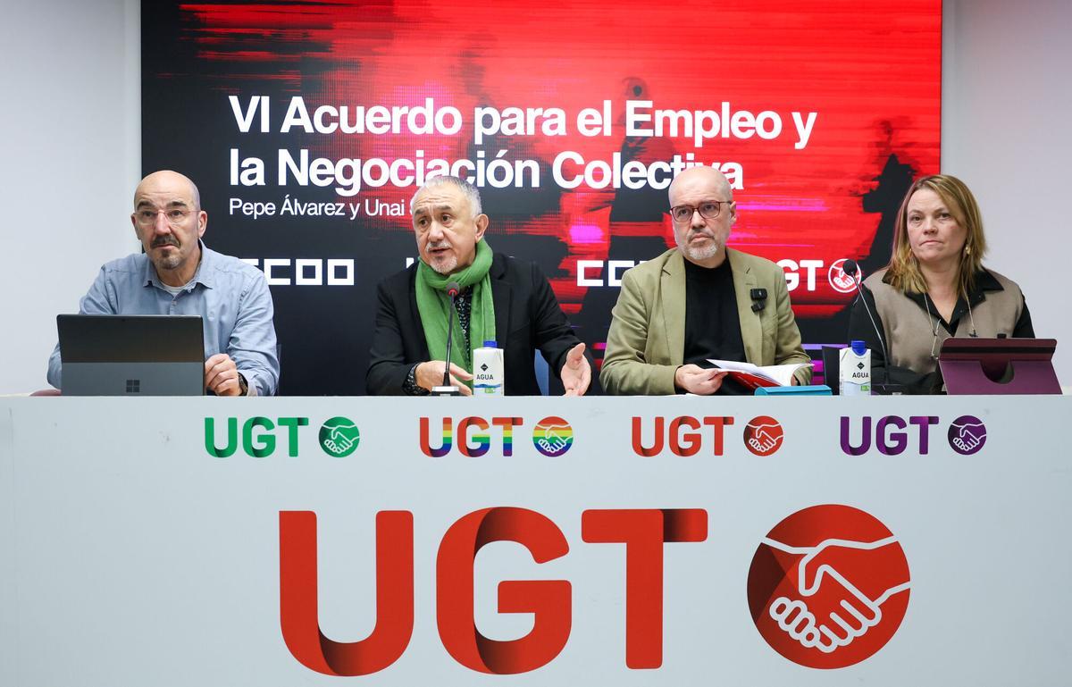 El vicesecretario de Política Sindical, Fernando Luján, los secretarios generales de CCOO y UGT, Unai Sordo y Pepe Álvarez, y la secretaria de Acción Sindical, Cristina Torre, durante una rueda de prensa, en la sede de UGT, a 27 de enero de 2026, en Madrid (España). Los sindicatos han presentado la propuesta conjunta de ambas organizaciones para el VI Acuerdo para el Empleo y la Negociación Colectiva (AENC). 27 ENERO 2026 Marta Fernández / Europa Press 27/01/2026. Fernando Luján;Unai Sordo;Pepe Álvarez;Cristina Torre;Marta Fernández