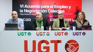 El vicesecretario de Política Sindical, Fernando Luján, los secretarios generales de CCOO y UGT, Unai Sordo y Pepe Álvarez, y la secretaria de Acción Sindical, Cristina Torre, durante una rueda de prensa, en la sede de UGT, a 27 de enero de 2026, en Madrid (España). Los sindicatos han presentado la propuesta conjunta de ambas organizaciones para el VI Acuerdo para el Empleo y la Negociación Colectiva (AENC). 27 ENERO 2026 Marta Fernández / Europa Press 27/01/2026. Fernando Luján;Unai Sordo;Pepe Álvarez;Cristina Torre;Marta Fernández