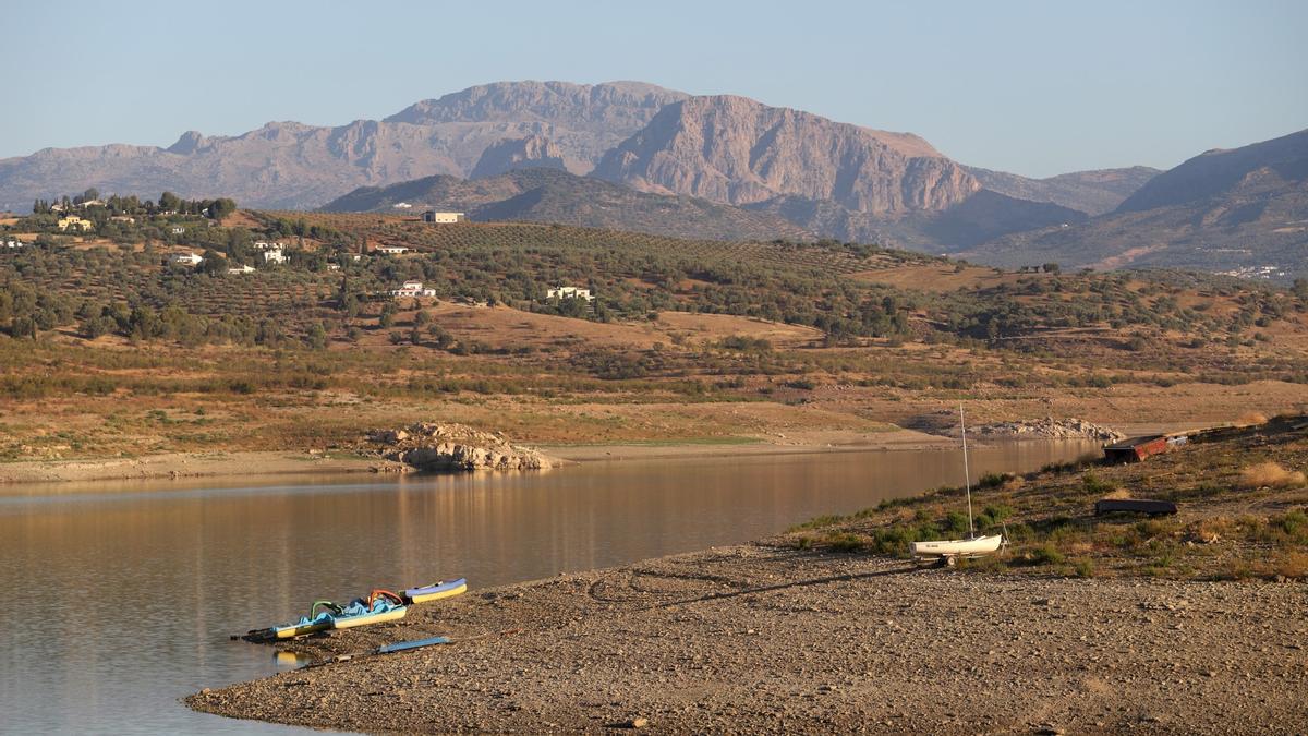 El embalse de la Viñuela se encuentra en una situación crítica.