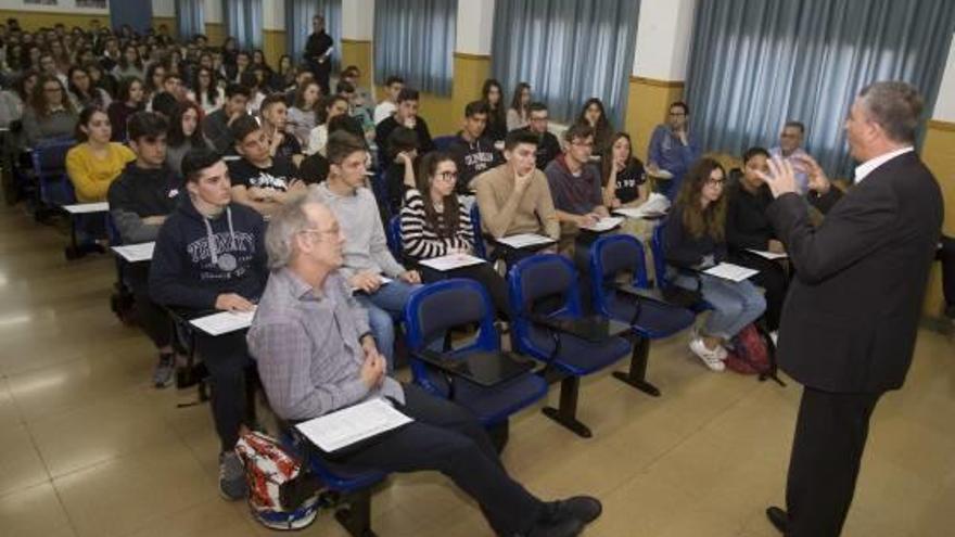 Climent acude a un acto del IES Ribera de Xàtiva