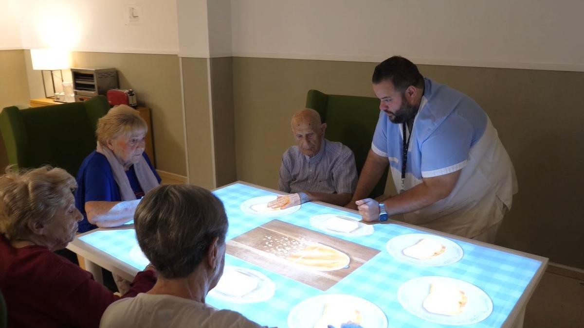 El proyector inteligente Tovertafel es un sistema interactivo diseñado para personas con deterioro cognitivo avanzado y una motricidad limitada.