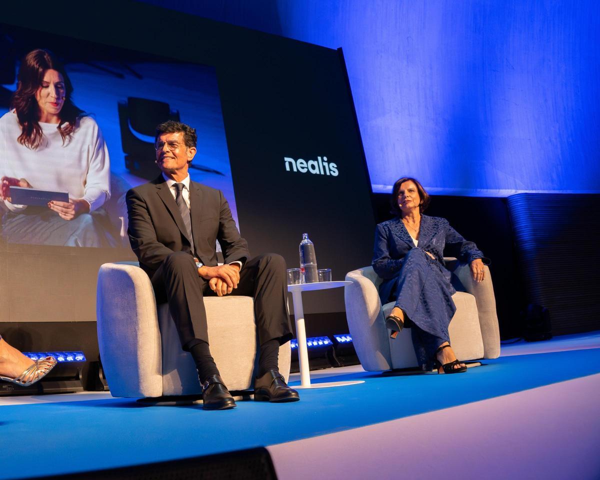 El presidente de Nealis, Enrique Gimeno, y la consejera delegada, Myriam Gimeno en la presentación.