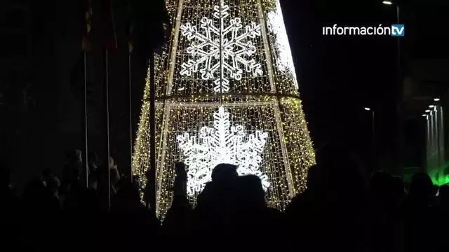 El Campello inaugura la Navidad con el encendido de luces
