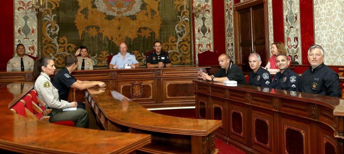 Visita de policías de Texas, California y la Polizei de Alemania a Alicante en junio
