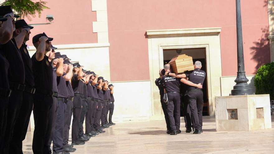 Así ha sido la emotiva despedida al agente de El Campello fallecido en un accidente de tráfico en La Carrasqueta