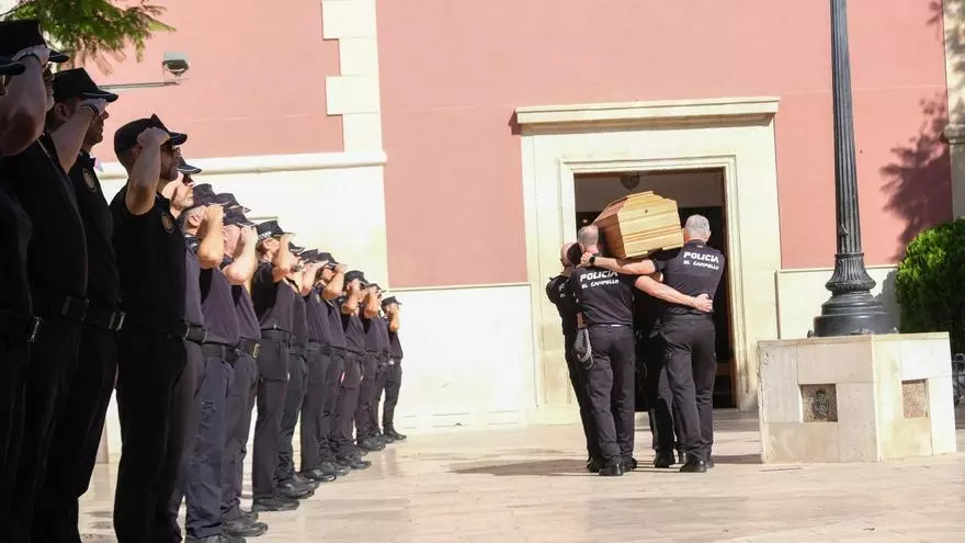 Así ha sido la emotiva despedida al agente de El Campello fallecido en un accidente de tráfico en La Carrasqueta