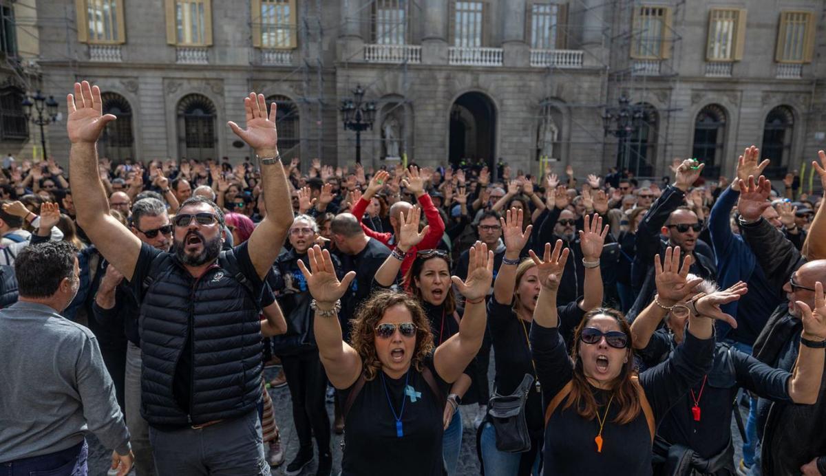 La família de la cuinera assassinada exigeix la dimissió d’Ubasart La família de la cuinera assassinada exigeix la dimissió d’Ubasart