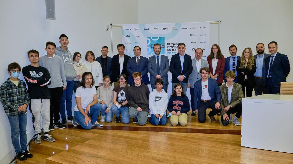 Foto de familia entrega premios OIG 2022