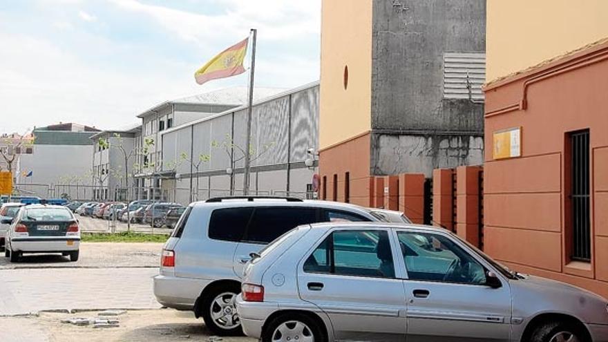 El instituto de Rodeira, situado en las inmediaciones del cuartel de la Guardia Civil de Cangas.