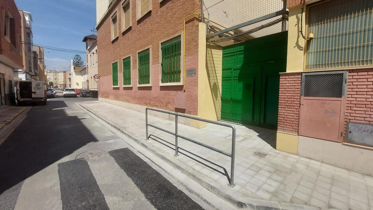 Acera ampliada junto al colegio María Inmaculada.