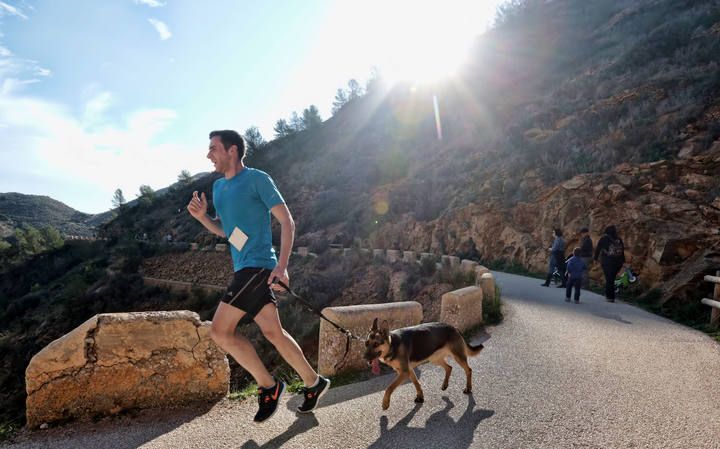 «Running» solidario con perros por l'Alfàs del Pi