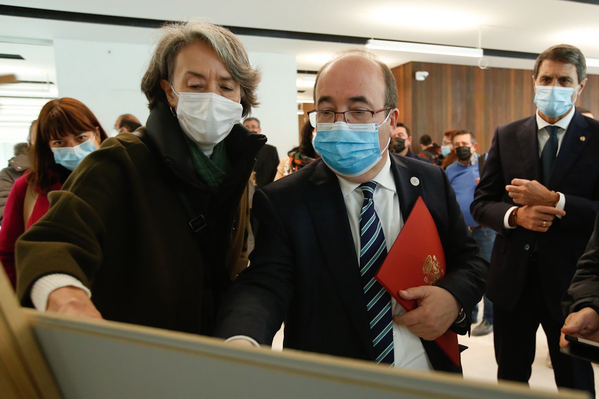 El ministro de Cultura visita la obra de la Biblioteca del Estado