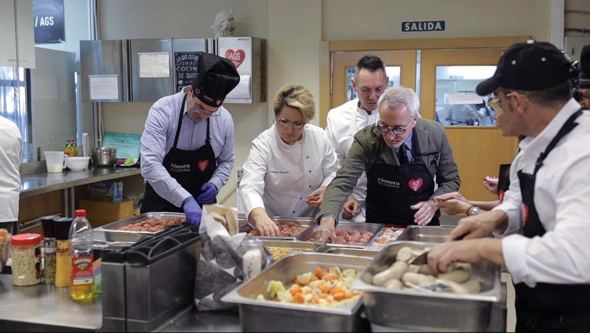 Desde su nacimiento en abril de 2020, Alicante Gastronómica Solidaria ha elaborado, envasado y repartido más de 610.000 menús