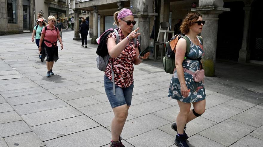 Un  grupo de turistas por la ciudad este año.