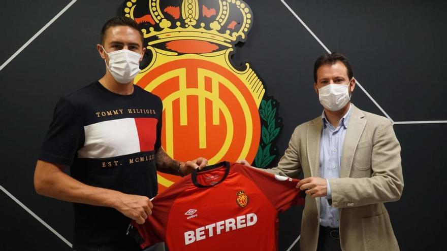 Antonio Raíllo renueva hasta 2024 con el Real Mallorca