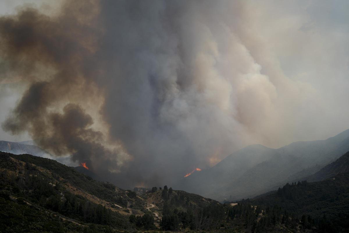 Grandes incendios en la zona de Running Springs en California