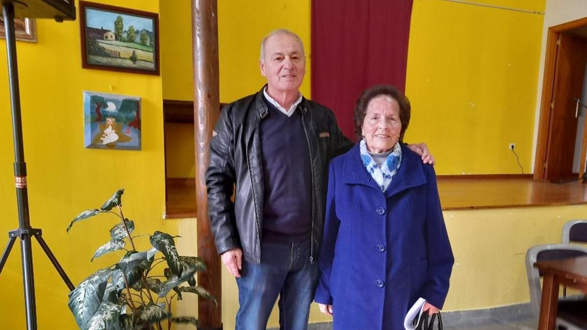 Pepe Pardo, nuevo presidente de la Sociedad Clarín, con su antecesora, Pilar Morís.