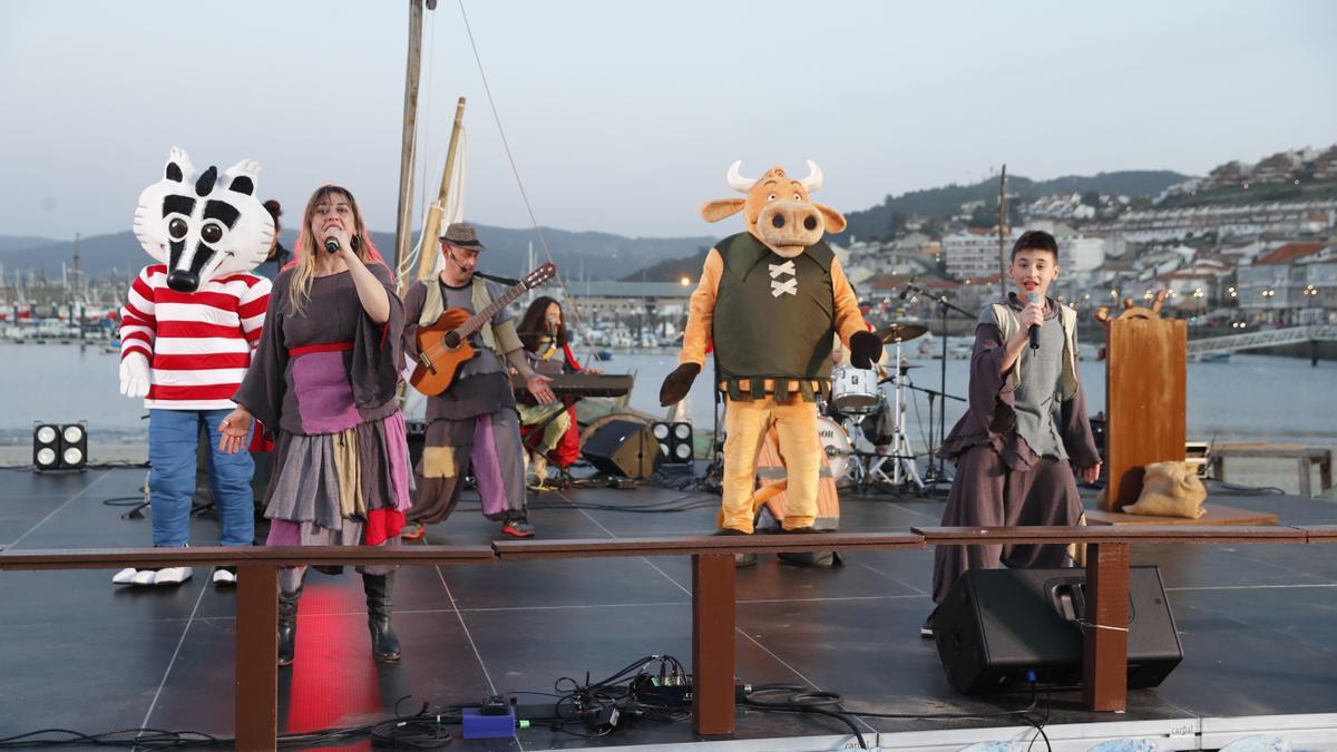 Presentación en sociedad de &quot;O boi Xulián&quot;, mascota oficial de la Arribada.