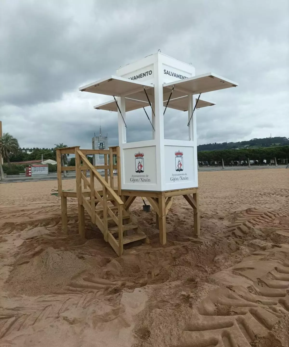 El Arbeyal incorpora una torre para los socorristas