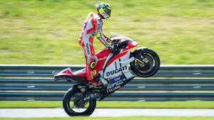 Iannone celebra su primer triunfo en Moto GP