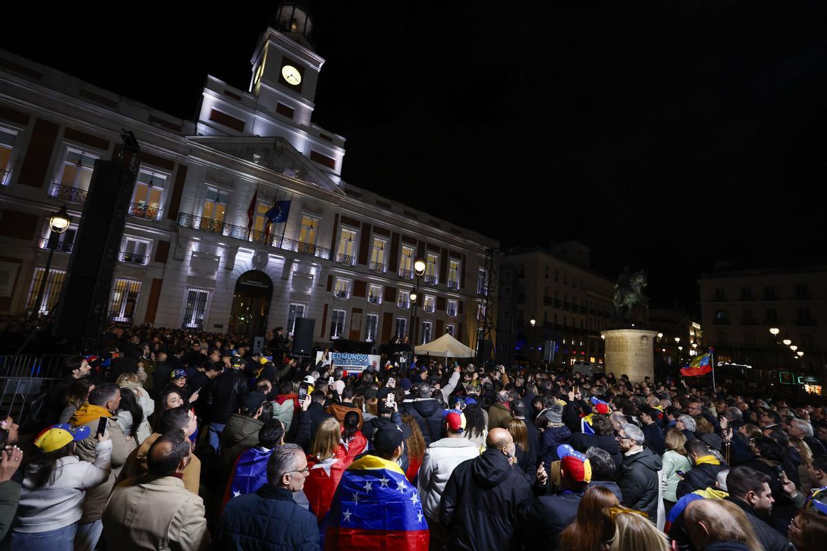 MADRID, 09/01/2025.- Un momento de la manifestación convocada en Madrid para apoyar al candidato opositor Edmundo González como presidente electo de Venezuela, este jueves, en vísperas de la toma de posesión presidencial en Caracas. EFE/ JuanJo Martín