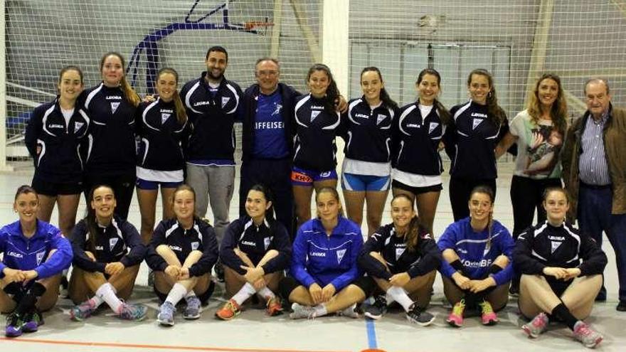La formación del Oviedo Femenino, ayer, en el primer entrenamiento del equipo de cara a la próxima temporada.