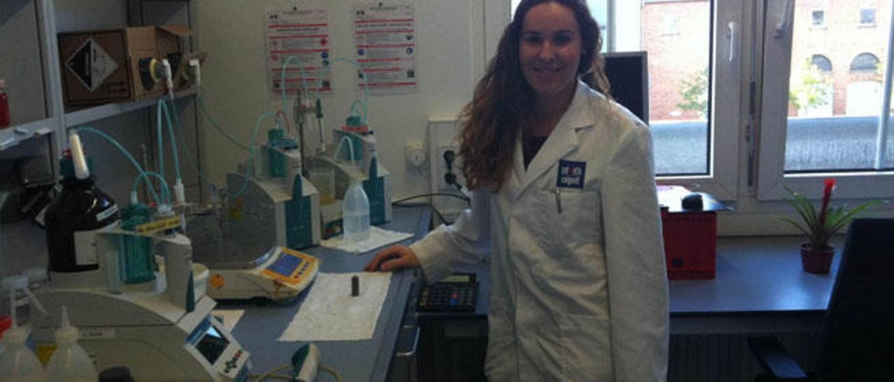 Itahisa Suárez Rodríguez, en el laboratorio de su empresa en Alemania.