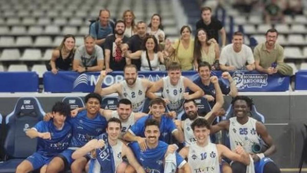 L'Adepaf Txots celebra l'accés a les semifinals.