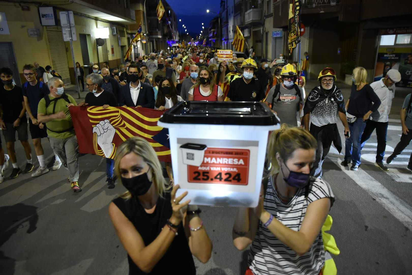 Marxa cap a Sant Joan per commemorar l'1-O