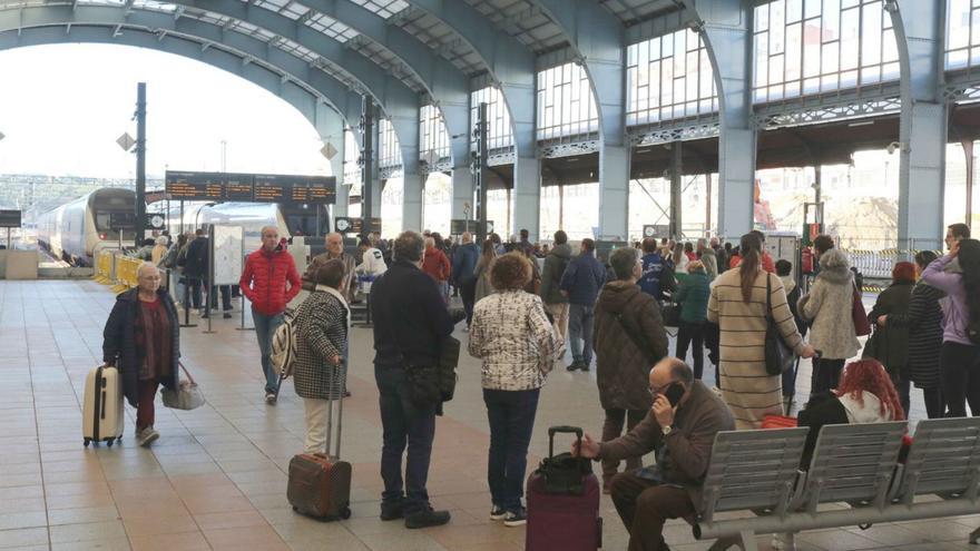 A Coruña aguarda por un tren de cercanías del que disponen el resto de áreas metropolitanas