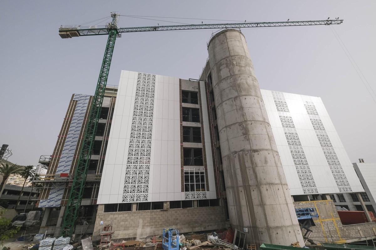 Estado de las obras de construcción de la torre de especialidades pediátricas.