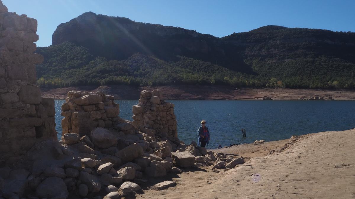 Turismo de sequía en el pantano de Sau