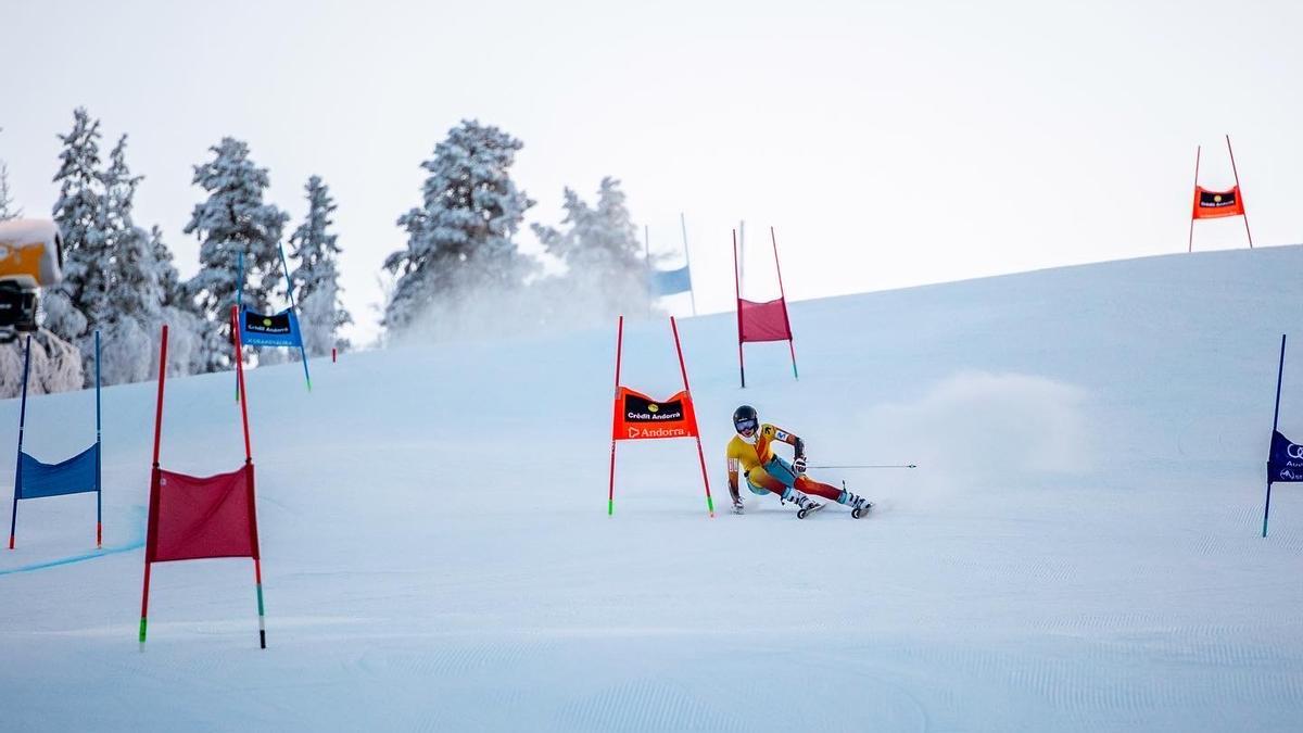 Lisa Vallcorba entrenando en la estación sueca de esquí de Storklinten